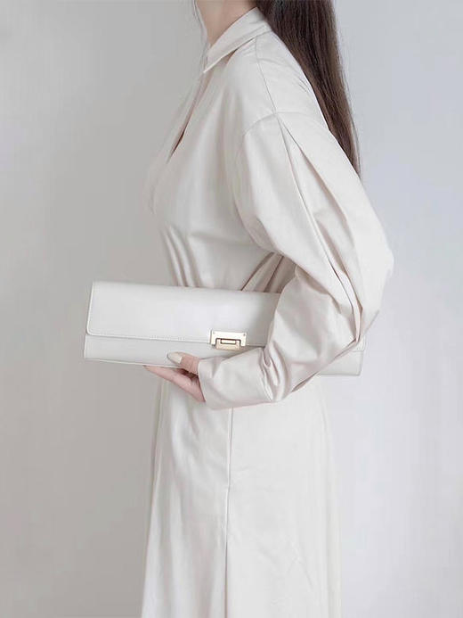 AKIIKA | Baguette [ 法棍手拿包 白/黑/红/奶茶] 商品图4