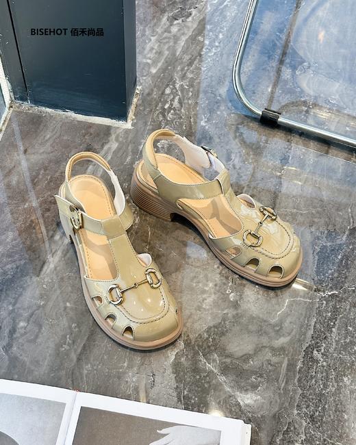 新品春夏镂空猪笼鞋772B32555 商品图4