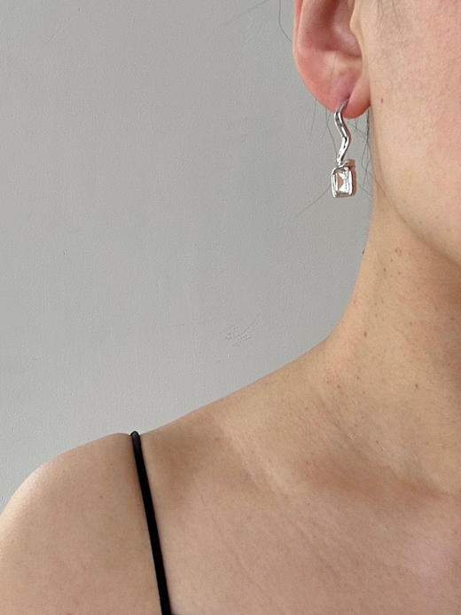 APRESI｜TROUVAILLE Millennium Cut Square White Topaz Fluid Earrings [流转耳环] 商品图3