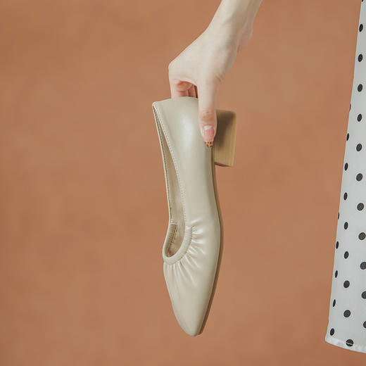 「三款配色！简约设计」方头粗跟单鞋女 新款春夏女鞋褶皱浅口中跟奶奶鞋女工作鞋 商品图3