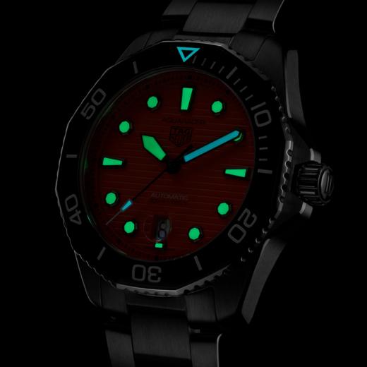 泰格豪雅TAG Heuer 竞潜系列 Professional 300日历腕表 WBP201F.BA0632 商品图3