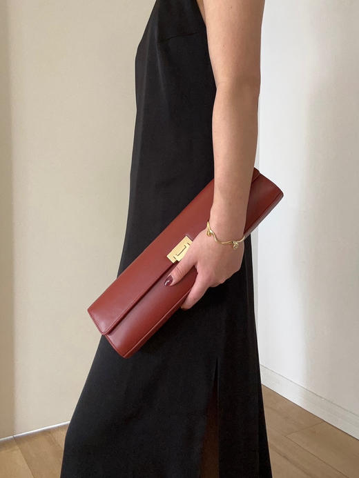 AKIIKA | Baguette [ 法棍手拿包 白/黑/红/奶茶] 商品图2