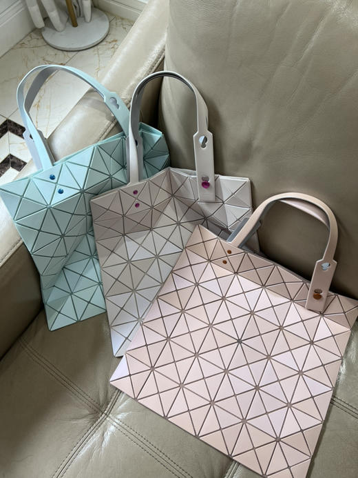 46-4 三宅三月限定 偏光材质镭射彩钉 全新六格手提包 变形手袋 商品图3