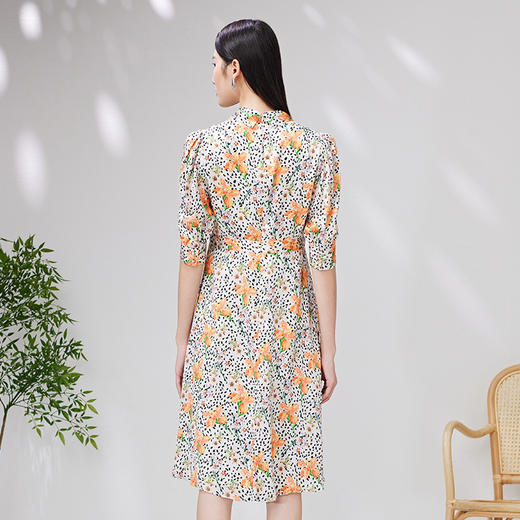 EITIE爱特爱夏款新品100%桑蚕丝优雅V领显瘦高腰舒适五分袖连衣裙7007745 商品图4