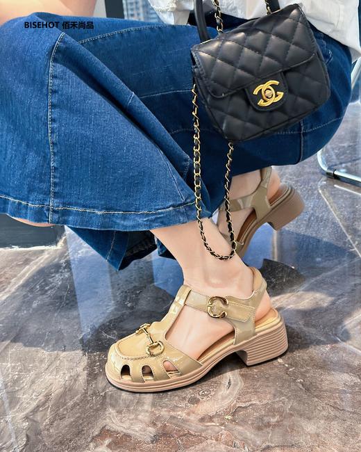 新品春夏镂空猪笼鞋772B32555 商品图1