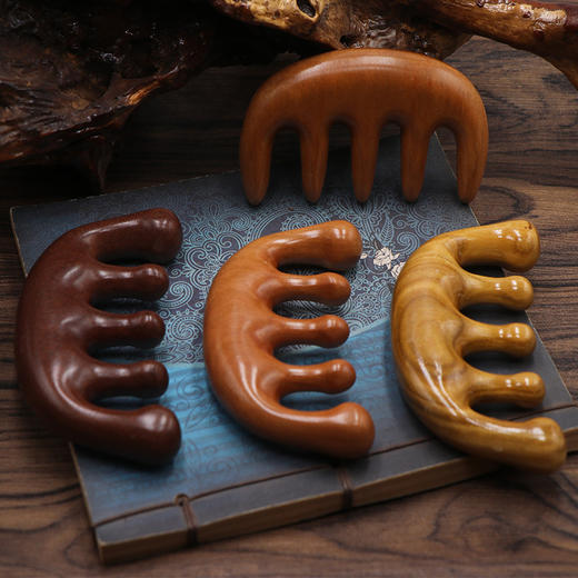 绿檀木梳子按摩梳头部经络梳子 大号家用通头皮按摩梳 商品图0