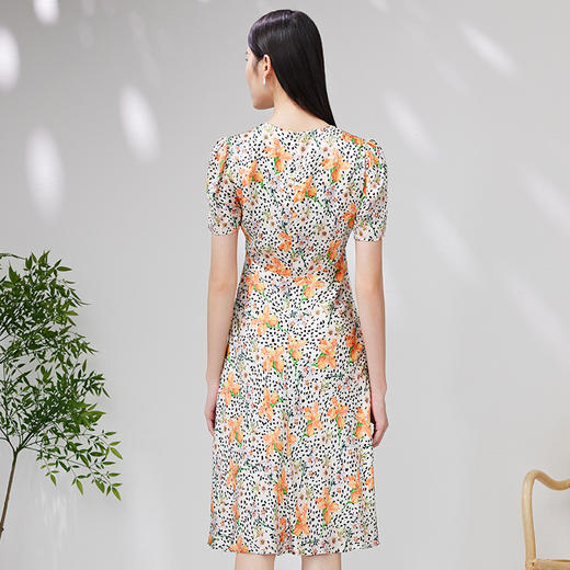 EITIE爱特爱夏款新品100%桑蚕丝优雅V领显瘦高腰舒适连衣裙7007746 商品图4