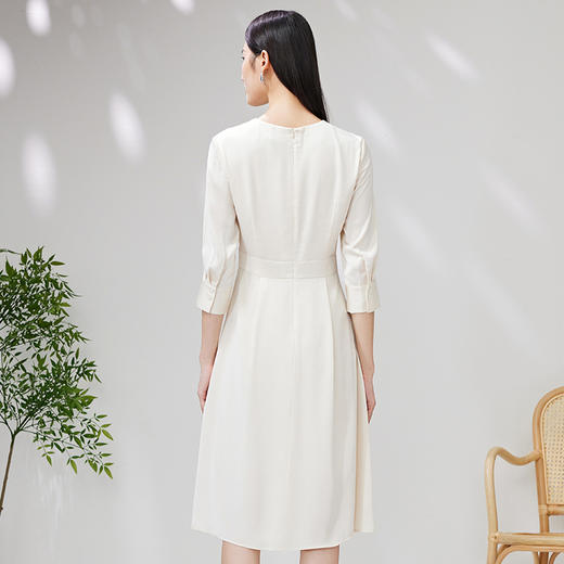 EITIE爱特爱夏款新品时尚V领显瘦高腰舒适五分袖连衣裙7007751 商品图3
