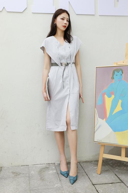 Le Malene 条纹V领挂肩袖设计感束腰连衣裙 13104 商品图0