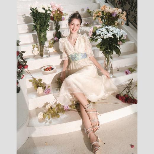BeQueenStory【幽香百合】轻奢气质温柔风仙女收腰连衣裙2023春季新款 商品图3