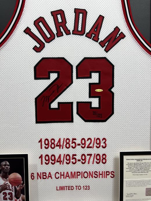 收藏系列 乔丹 公牛队23号白色 亲笔签名球衣 商品图2