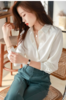 【简牧羊真丝缎面衬衫】质感一绝的真丝缎面轻奢衬衫来啦！！真丝缎面的光泽感，超赞的柔顺度和垂坠感❗ 商品缩略图8