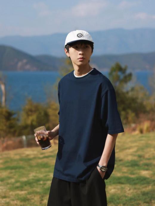 【10色高品质纯棉纯色圆领T恤】100%棉，还加了一层磨毛工艺，面料手感摸起来非常的舒服 商品图11