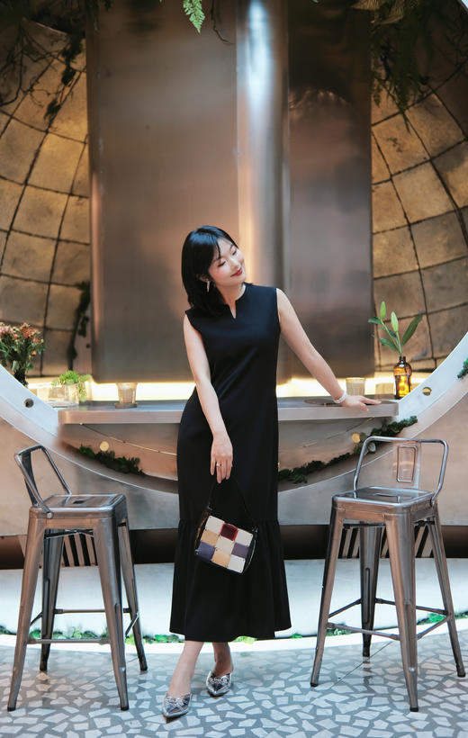 2023时尚潮流「穆勒拖」头层牛皮金属皮、真丝皮春夏凉拖鞋，轻奢篙档显质感，时尚与舒适兼具，skp奢品牌代工厂定制 2厘米跟高 手感细腻丝滑 光泽篙级优雅 超软羊皮里（银色/黑色 ） 商品图12