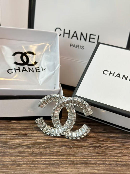 胸针。双C。 四叶草水钻拼接。自己备注 商品图1