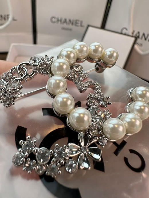 胸针。双C。 四叶草水钻拼接。自己备注 商品图10