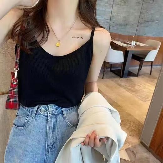 买1送1【双版型 纯色别致吊带宽松背心！】性感时尚吊带女 夏穿超舒适 可外穿 辣妹纯色上衣 打底华夫格宽松 显瘦无袖舒适百搭打底衫t恤 商品图5