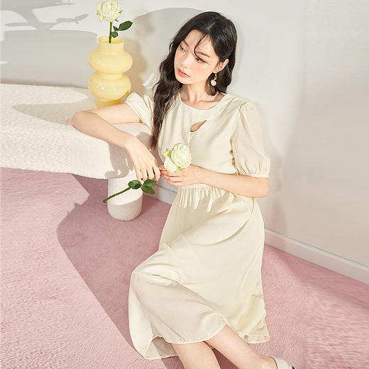 镂空泡泡袖连衣裙女夏季新品收腰抽褶浪漫小伞裙子女夏V0930749 商品图2