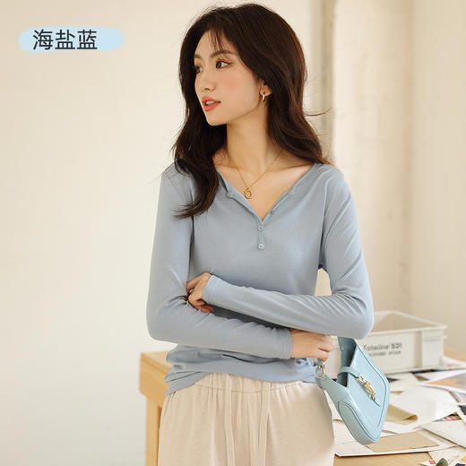 【秀出迷人锁骨】 半开领针织打底衫 气质v领 彰显曼妙身姿 修身显瘦 内搭长袖T恤 洋气外穿 商品图8