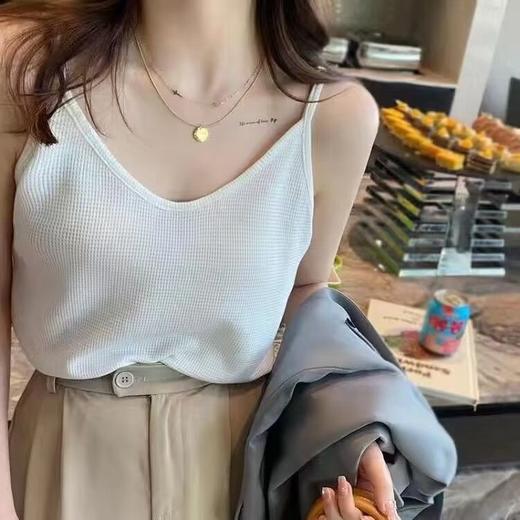 买1送1【双版型 纯色别致吊带宽松背心！】性感时尚吊带女 夏穿超舒适 可外穿 辣妹纯色上衣 打底华夫格宽松 显瘦无袖舒适百搭打底衫t恤 商品图1