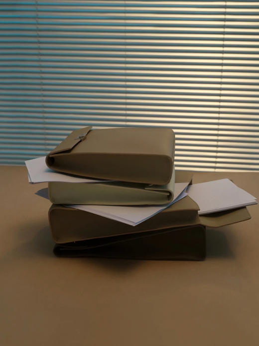 AKIIKA | Small Briefcase  [ 小号公文包 白 / 浅驼 ] 商品图1