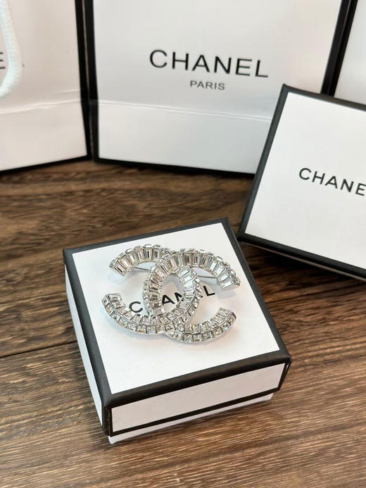 胸针。双C。 四叶草水钻拼接。自己备注 商品图5