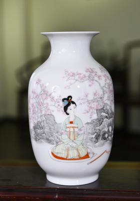 粉彩浓绿万枝红一点赏瓶