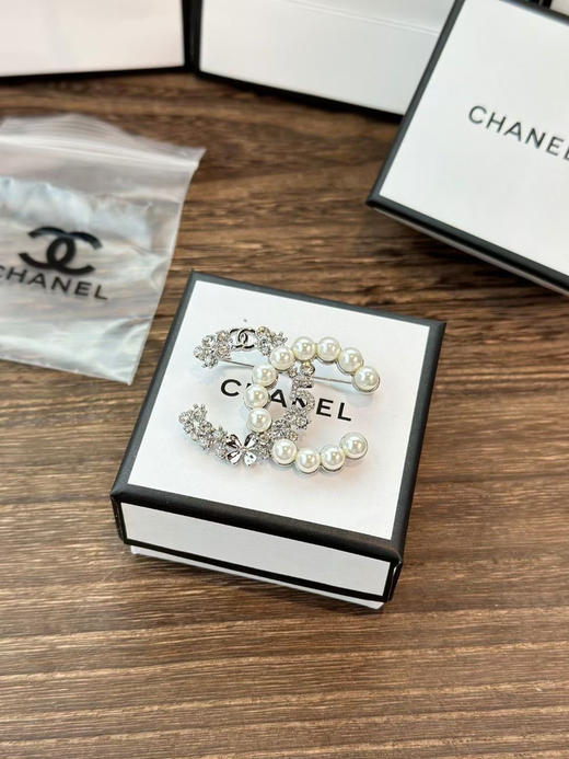 胸针。双C。 四叶草水钻拼接。自己备注 商品图6