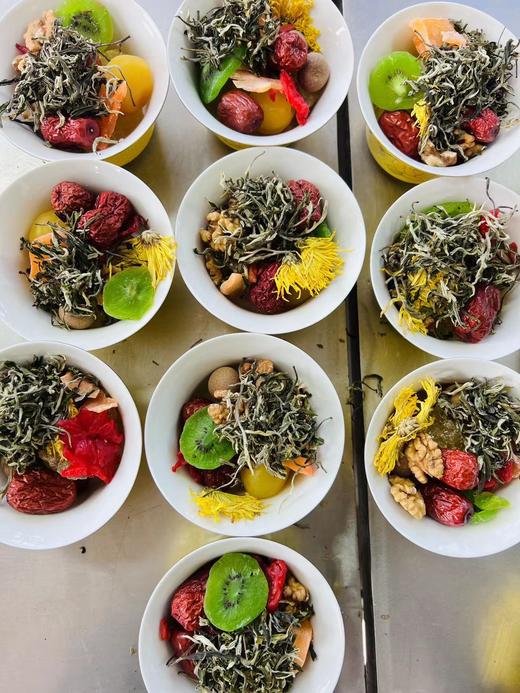 【1盒8罐】青海大通特色八宝茶红色礼盒 重1.74Kg 内含8罐珍品 （玫瑰墨红1罐，核桃1罐，柠檬1罐，桂圆1罐，红枣1罐，茶叶1罐，黄冰糖1罐，金丝皇菊1罐）全国包邮 商品图3