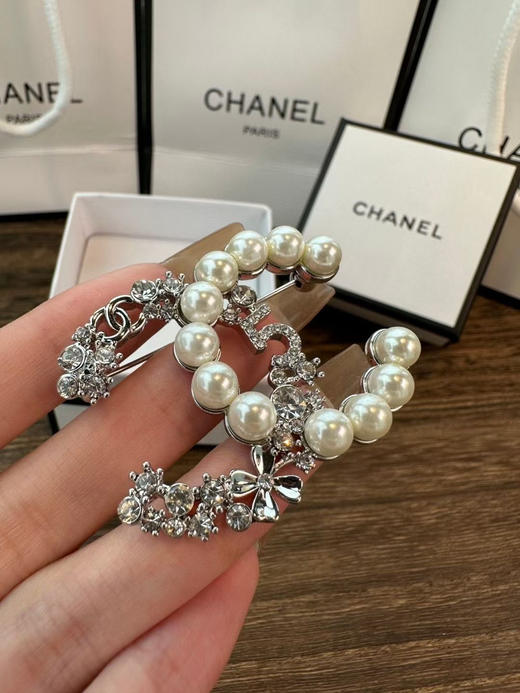 胸针。双C。 四叶草水钻拼接。自己备注 商品图9