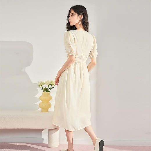 镂空泡泡袖连衣裙女夏季新品收腰抽褶浪漫小伞裙子女夏V0930749 商品图3