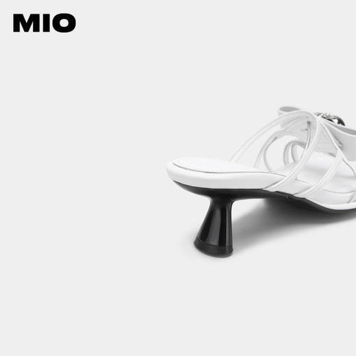 MIO米奥夏季纯色中跟编织拖鞋闪钻小钉珠设计感时髦舒适一字拖女M233111319 商品图4