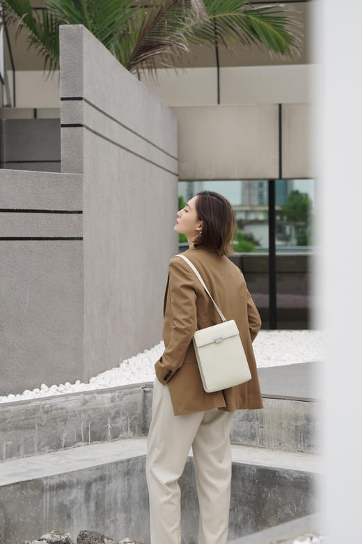 AKIIKA | Small Briefcase  [ 小号公文包 白 / 浅驼 ] 商品图0