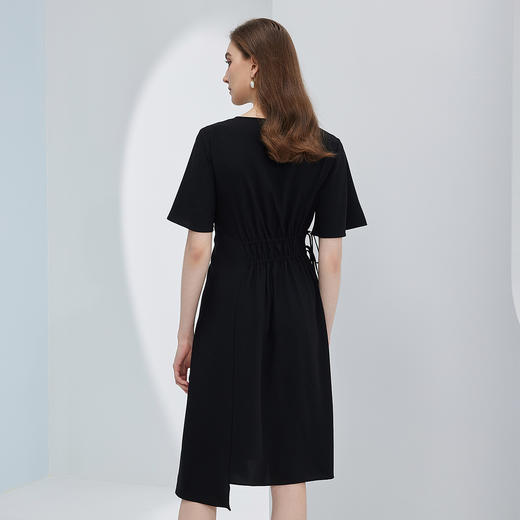 RF8E5斯尔丽瑟俪2023夏季新款腰部抽皱不规则连衣裙气质显瘦A摆裙 商品图1