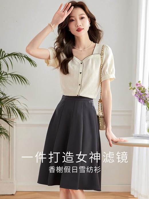 【专属特价】熙世界浮雕肌理感法式钻石领雪纺衫上衣女2025夏新款时尚洋气漂亮小衫 商品图2