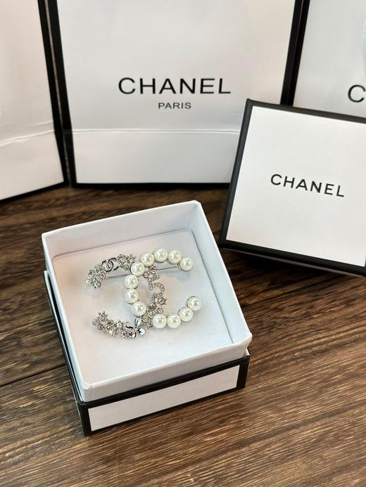 胸针。双C。 四叶草水钻拼接。自己备注 商品图8