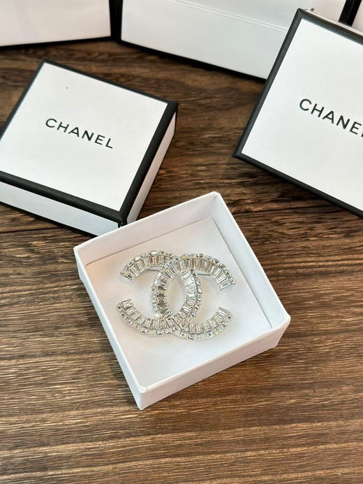 胸针。双C。 四叶草水钻拼接。自己备注 商品图3