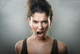 睡觉时出现这3个迹象，可能是肝火太旺了！