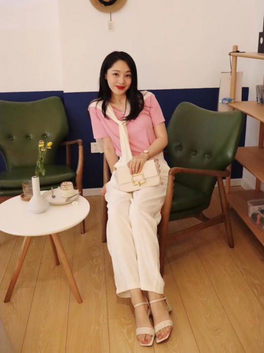 【10色高品质纯棉纯色圆领T恤】100%棉，还加了一层磨毛工艺，面料手感摸起来非常的舒服 商品图6