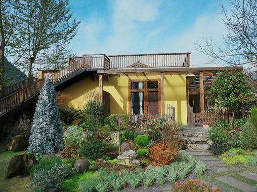 【彭州·422号院】 5房温泉私汤/泳池小院，可单房预定，中坝森林旁，夏季避暑耍水，K歌、地暖、儿童游玩滑滑梯、柴火灶、私房菜（春节可放烟花）YY 商品图6