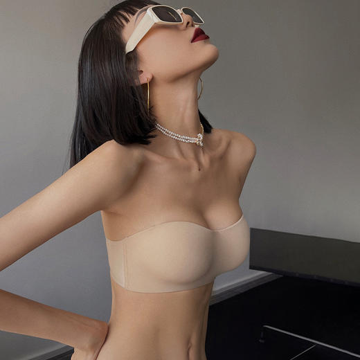 【小红书爆款防滑无肩带】果冻条内衣聚拢小胸专用薄款无痕隐形文胸女 商品图0