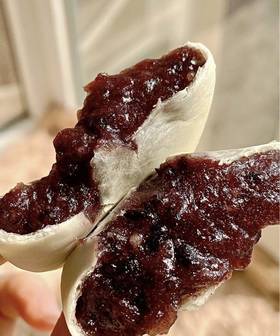 【友善优品手工老式冰皮绿豆饼】 🤤 四种口味任选 两盒才29.8💰 就是小时候记忆中的味道💓 🌟原味/莲子银耳/芋相莲/黑米四种口味😜