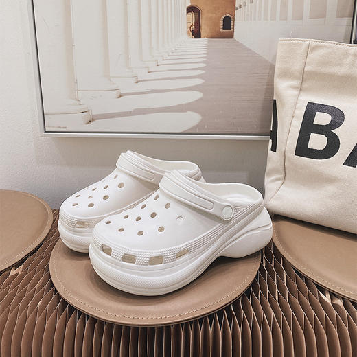 【“馒头”拖孩，走出”趣味“】夏季厚底拖鞋女防滑增高沙滩包头，舒适柔软，镂空设计透气性好，甄选PVC材质防臭情侣拖凉鞋，居家洞洞鞋外穿个性“踩屎感”凉拖 商品图3