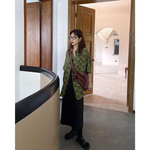 【宽松百搭藏肉港风】复古港风绿色衬衫女夏季设计感小众上衣宽松别致百搭印花短袖衬衣 商品图1