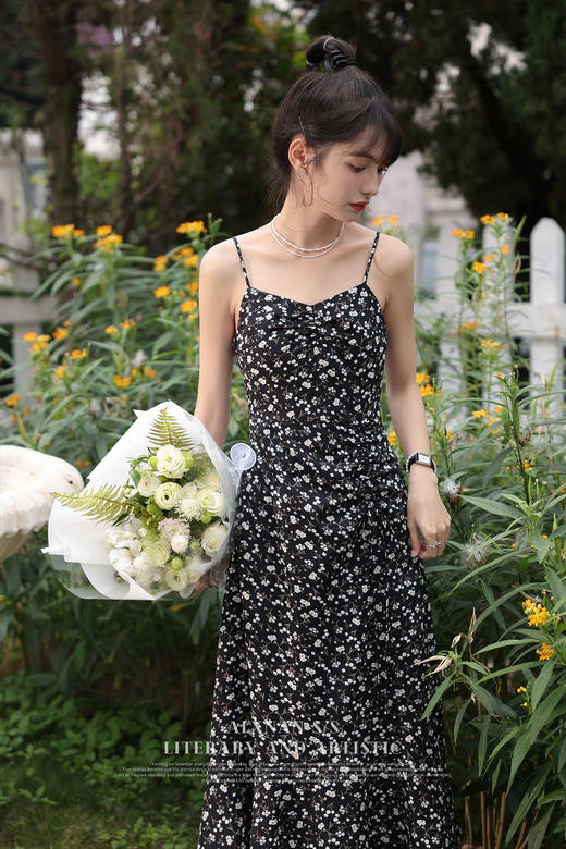 【6折秒杀】鹿向南《花城秘境》法式碎花吊带连衣裙女新款春秋气质显瘦裙LXN28720 商品图4