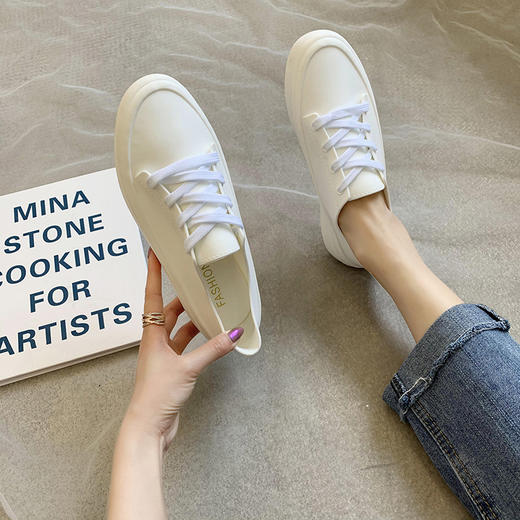 【雨季必备，下雨天伴侣！】网红新款韩国女士套鞋凉鞋 百搭雨鞋短筒时尚款雨靴 防滑防雨神器PVC材质塑胶 成人水靴防水鞋女外穿胶鞋夏天运动 商品图2