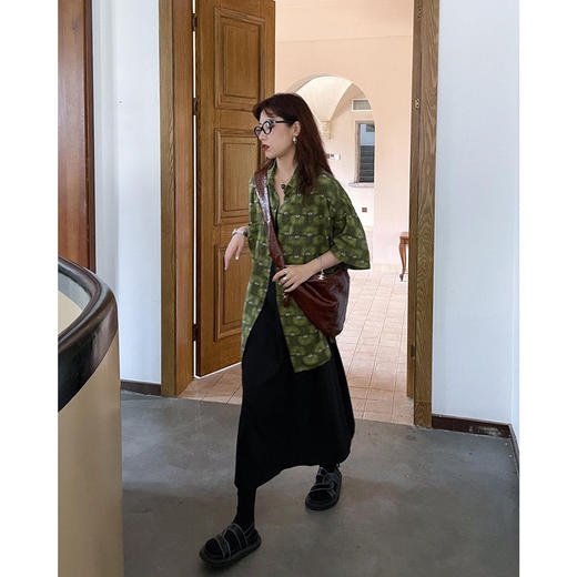 【宽松百搭藏肉港风】复古港风绿色衬衫女夏季设计感小众上衣宽松别致百搭印花短袖衬衣 商品图2