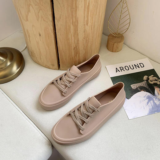 【雨季必备，下雨天伴侣！】网红新款韩国女士套鞋凉鞋 百搭雨鞋短筒时尚款雨靴 防滑防雨神器PVC材质塑胶 成人水靴防水鞋女外穿胶鞋夏天运动 商品图5