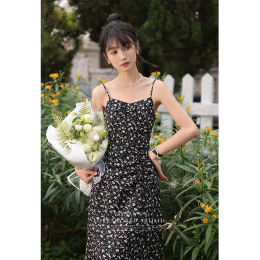 【6折秒杀】鹿向南《花城秘境》法式碎花吊带连衣裙女新款春秋气质显瘦裙LXN28720 商品图1