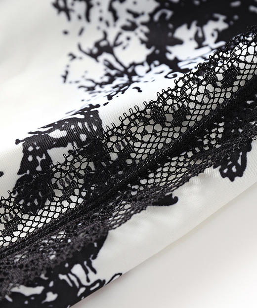 运动休闲，通勤蕾丝拼接短袖+黑白印花缎面休闲裤两件套WLZD-2305209 商品图3